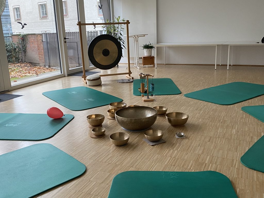 Entspannung mit Klangschalen im Frühling